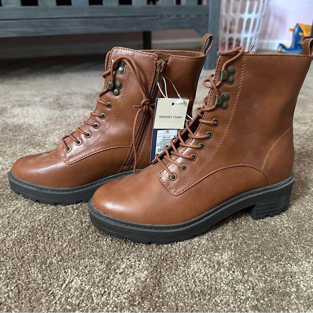 Universal Thread Lace-Up Ankle Boots